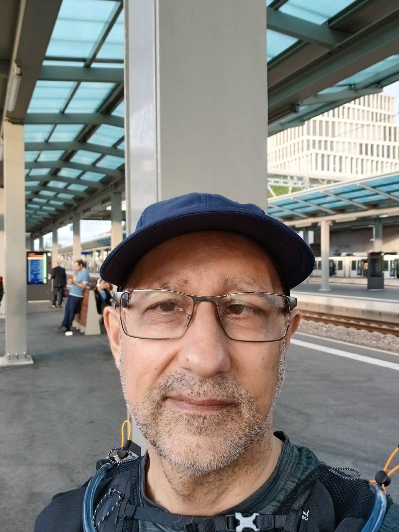 JF Poilprêt, en selfie, en train d’attendre le train pour Montreux en gare de Renens